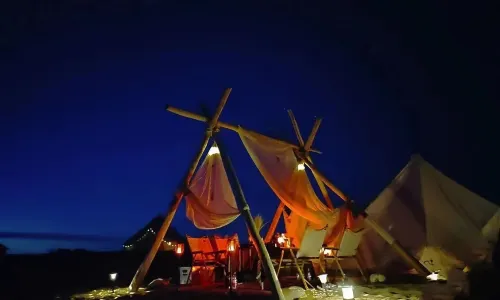 Mingsha Mountain Wanyou RV Wild Luxury Camping Site
