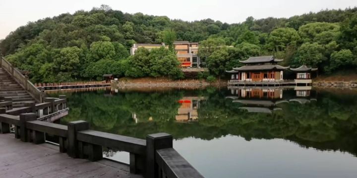 Dongminghu Park