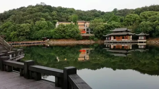 สวนสาธารณะทะเลสาบตงหมิง
