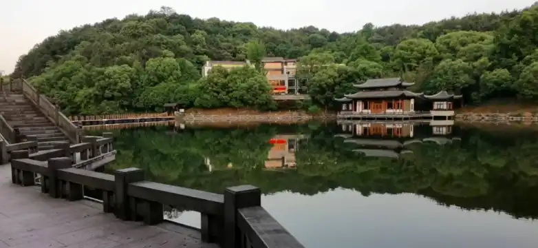 鄰近東明湖公園的酒店