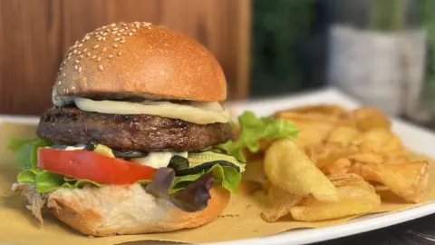 Tu Vuo Fa L'americano in Anzio