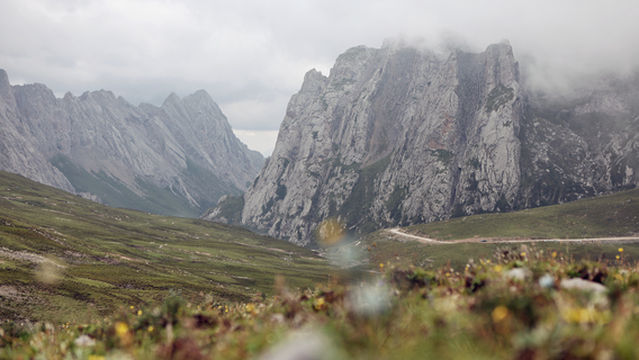 zha ga na shi men guan jing tai