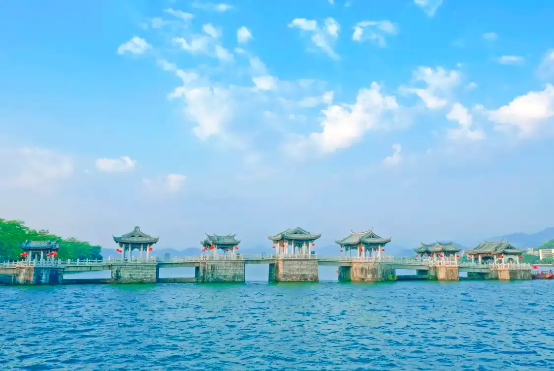 Hotels near Guangji Bridge