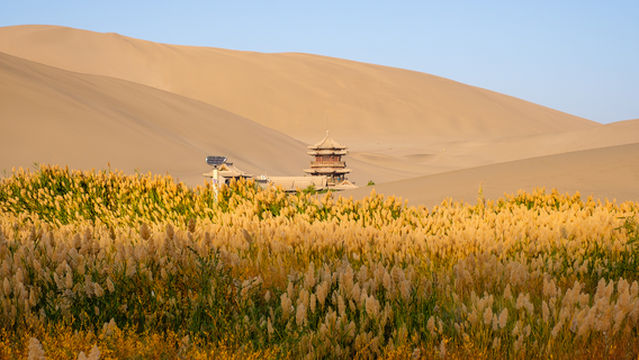 Desert Hiking in Dunhuang
