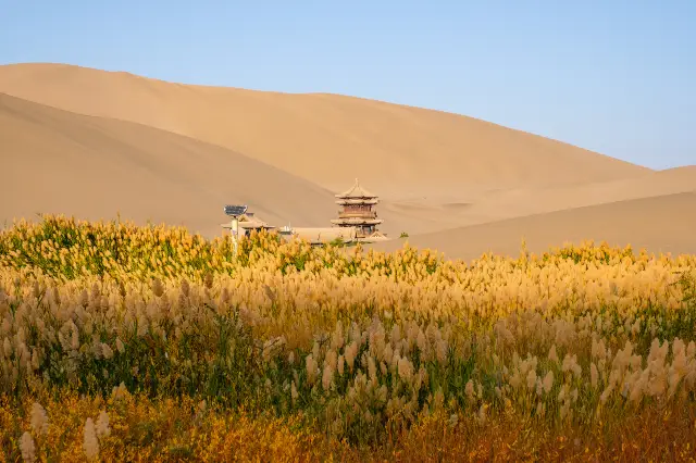 Desert Hiking in Dunhuang
