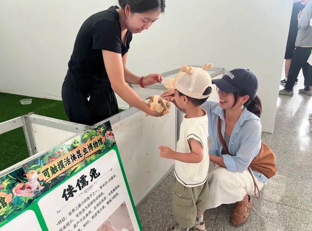 ning xia yin chuan da xing huo ti kun chong · pa chong · meng chong ke pu zhan | Yinchuan International Convention and Exhibition Center