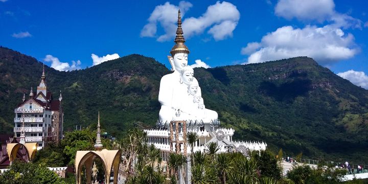 Wat Phra That Pha Sorn Kaew