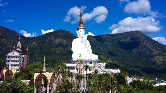 Wat Phra That Pha Sorn Kaew