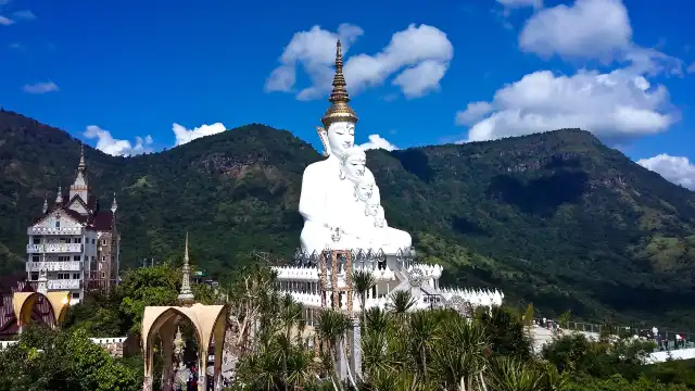 Hotels near Wat Phra That Pha Sorn Kaew