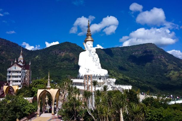 Wat Phra That Pha Sorn Kaew