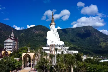 Wat Phra That Pha Sorn Kaew