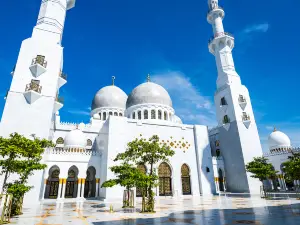 Masjid Raya Sheikh Zayed Solo Surakarta