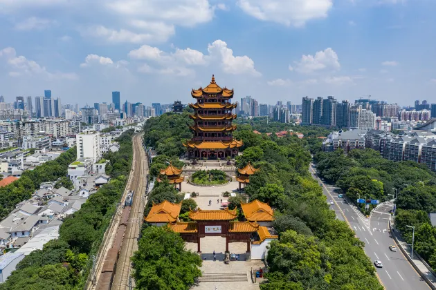 Yuqiang Angel Hotel Apartment (Chuhe Han Street Subway Station Provincial Museum Branch)