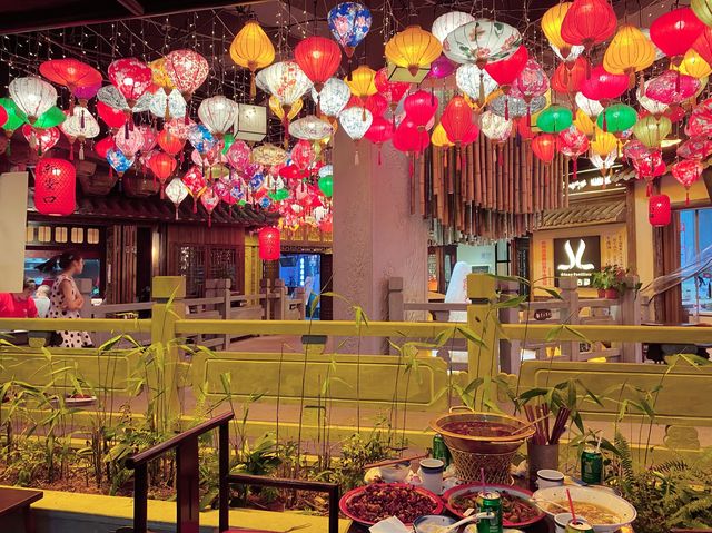 Eating under the light of lanterns 