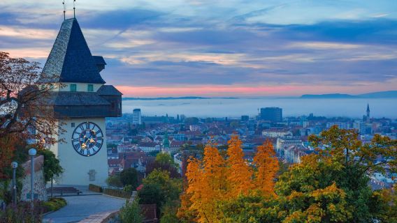 Оружейная палата + Грацкий замок + Центральная площадь Старого города + Грац, Австрия + Часовая башня Граца