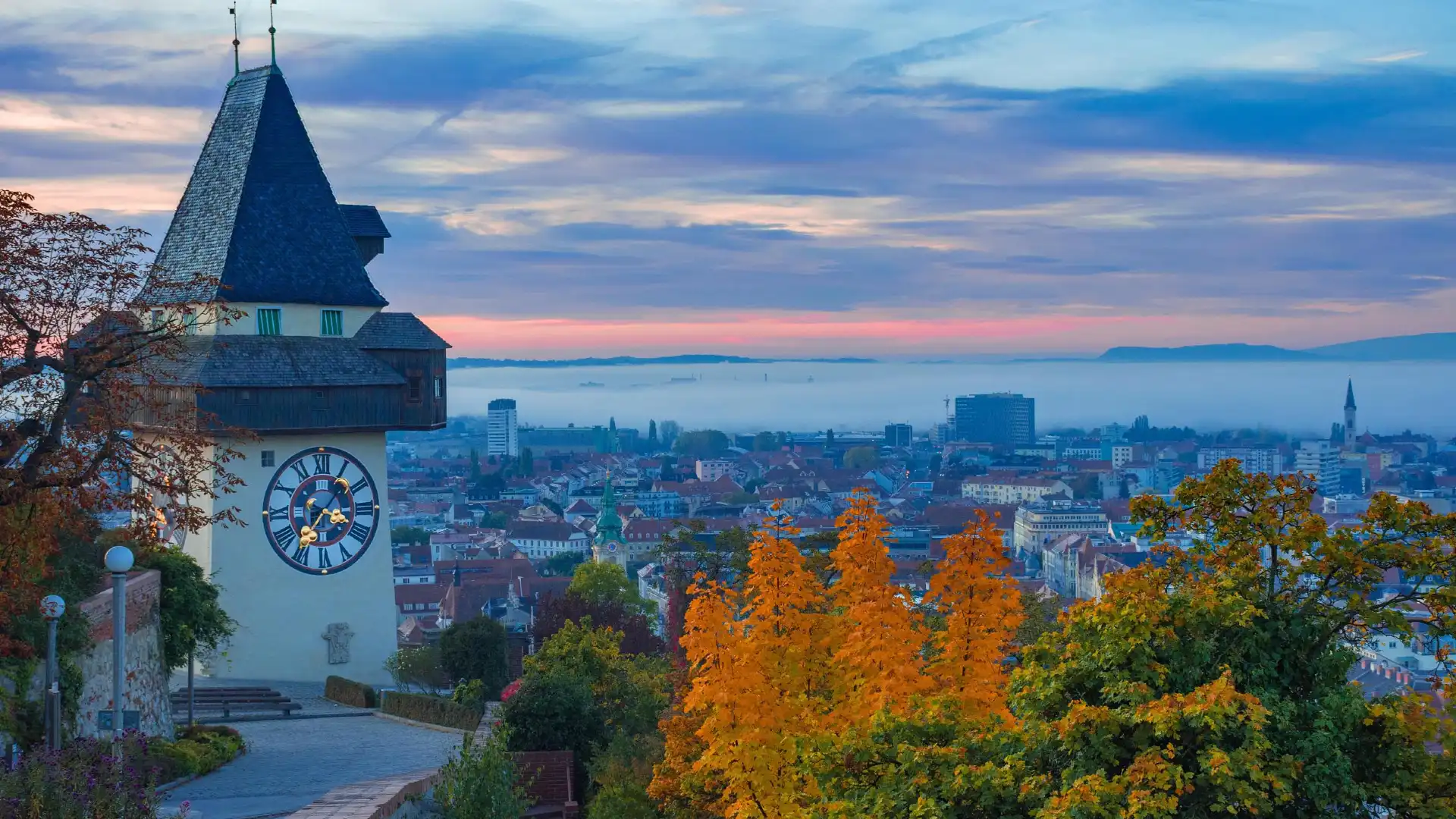 Hotels near Uhrturm