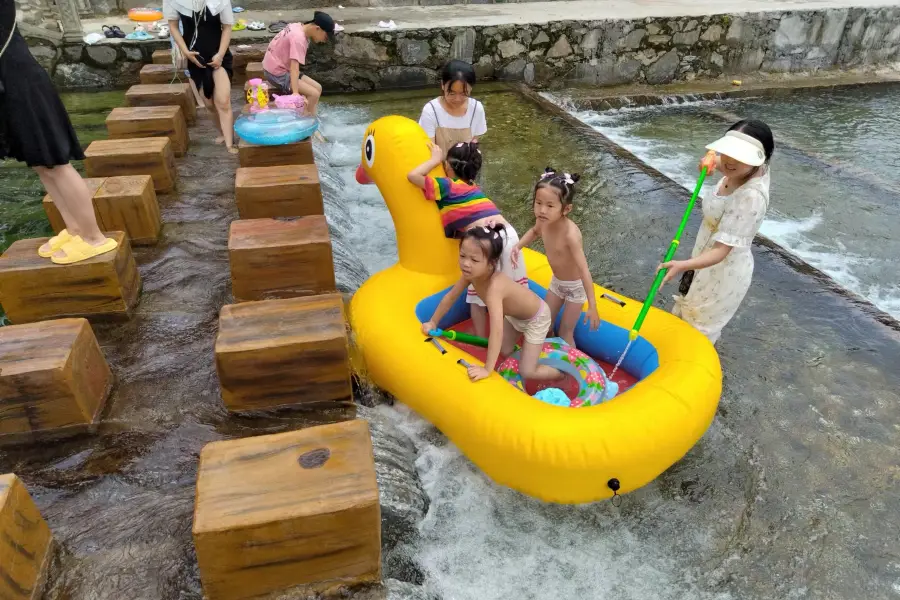 石坳網紅洞水上樂園