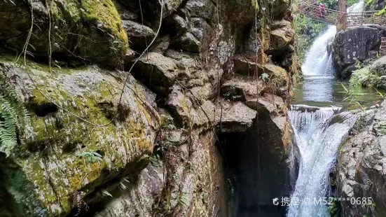 Huangbu Village Waterfall of Luhe