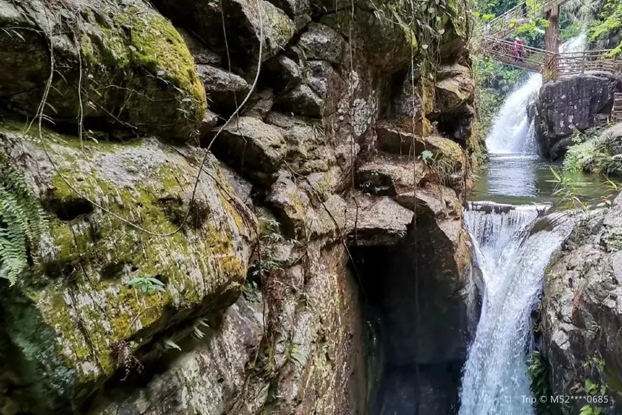 Huangbu Village Waterfall of Luhe