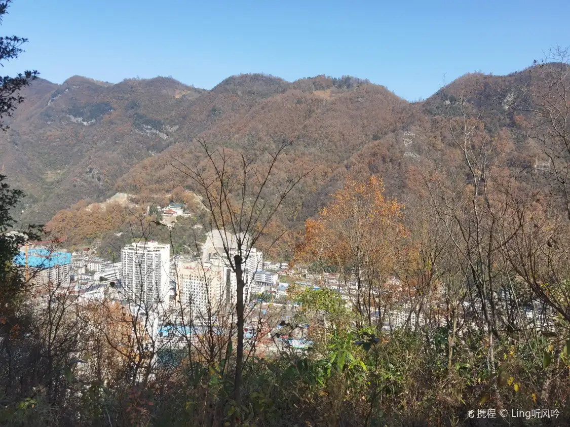 Hotels near Heihu Liang