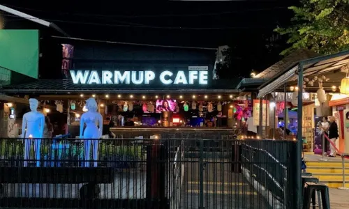 Warm Up Cafe