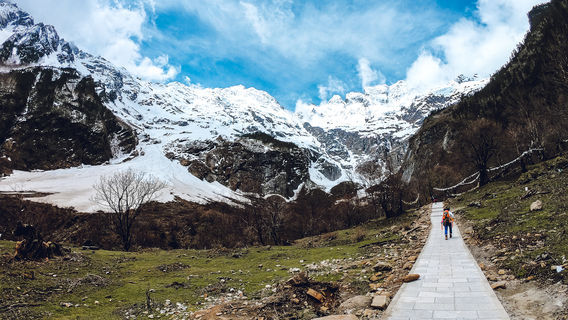 Hiking in Meili Snow Mountain