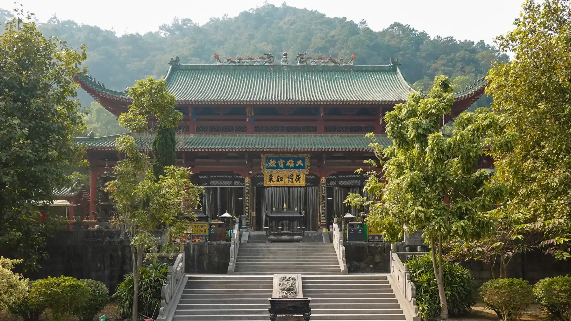 Hotels near Liuzu Temple
