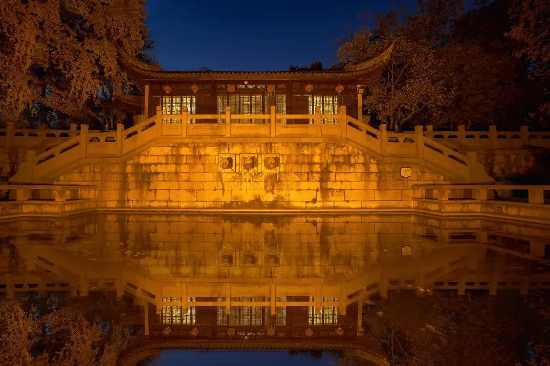 Hotels near Chongzheng Academy