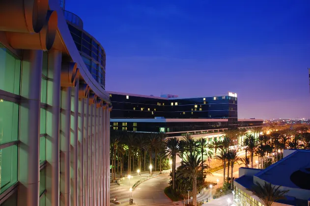 Hotels in Lancaster With Swimming Pools