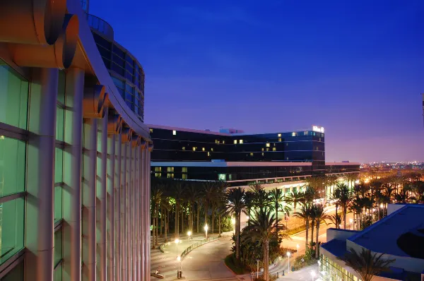 Holiday Inn Express & Suites Santa Ana - Orange County, an IHG Hotel