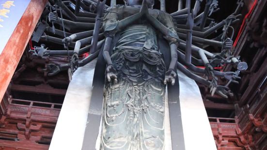正定隆兴寺铜菩萨像，中国北宋铜铸佛教造像。在河北正定隆兴寺大