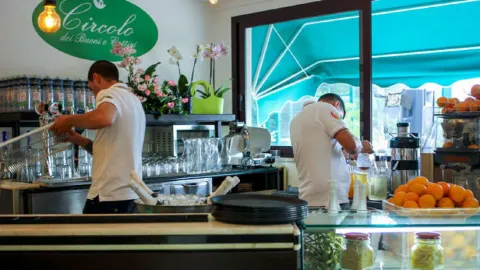 Circolo dei Buoni e Cattivi in Sardinia