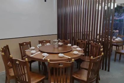 且慢客栈(芙蓉镇景区门口店)·中餐厅