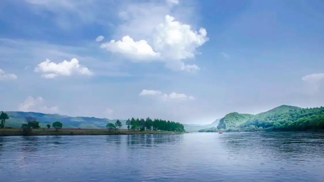 Hotels near Wolong Lake, Tangwang River