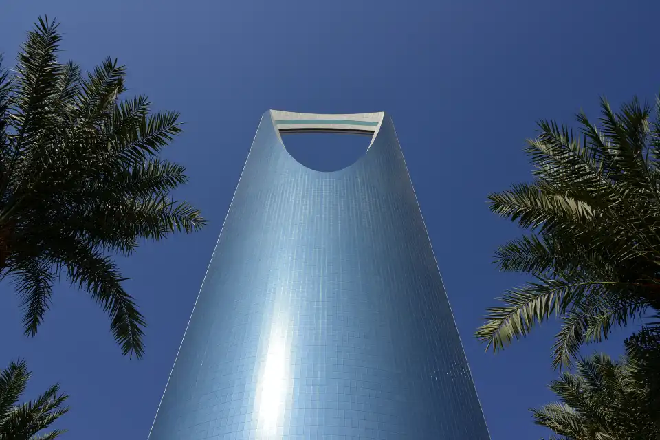 4_Kingdom Centre