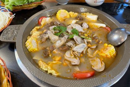 Dao Cheng A Bite of Bacon pigs feet soup pot