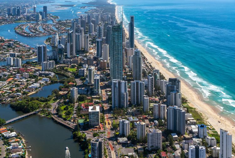 Compare 5 airports near Main Beach