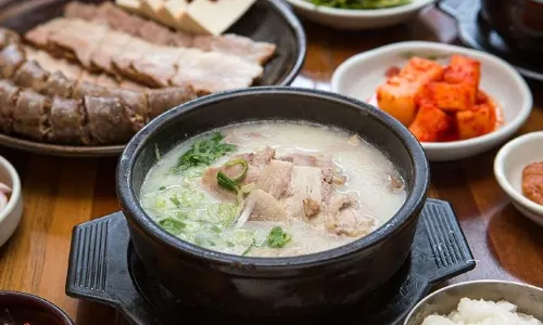 Daegeon Myeongga Dwaeji-gukbap