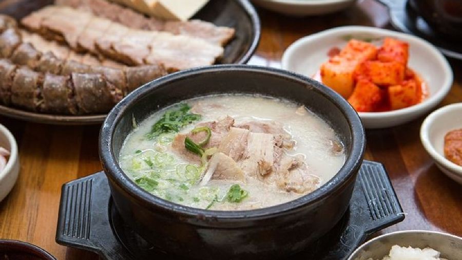 Daegeon Myeongga Dwaeji-gukbap