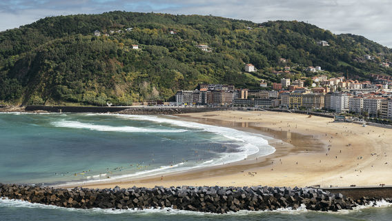 Zurriola beach