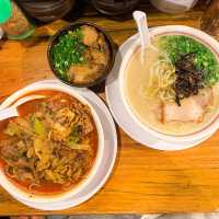 차돌이 잔뜩 들어간 라멘'하카타분코'
