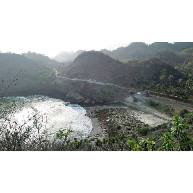 Enjoy sightseeing at Sembukan beach
