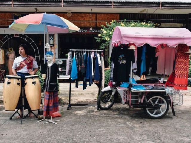 ท่องเที่ยวเชิงวัฒนธรรมที่ ถนนไดโนโรด