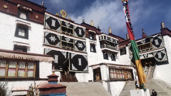桑頂寺，西藏唯一女活佛的寺廟，不讓拍照，藏族同胞男女老少進廟