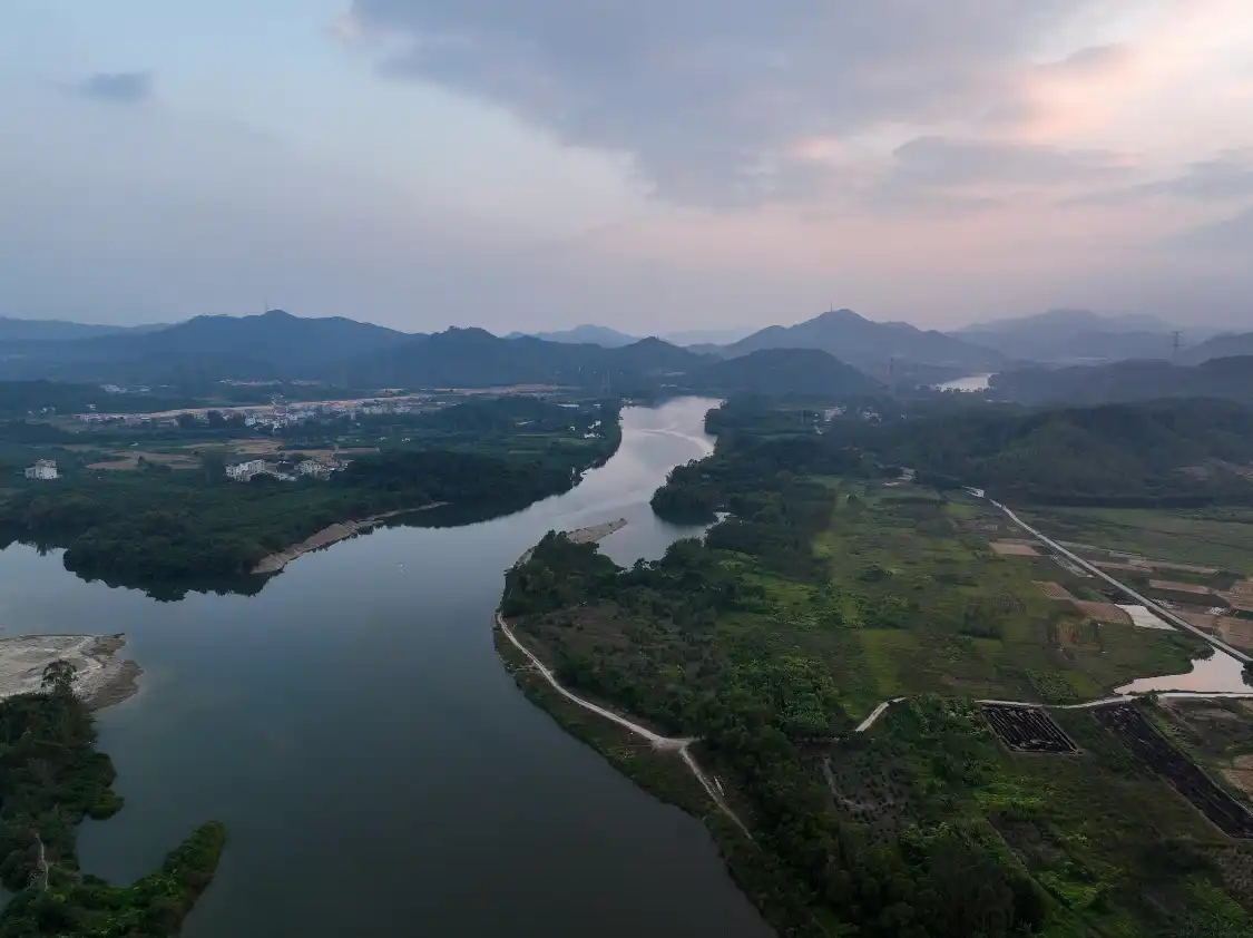 Hotels near Fenghe Wandu Taohuayuan Art Village