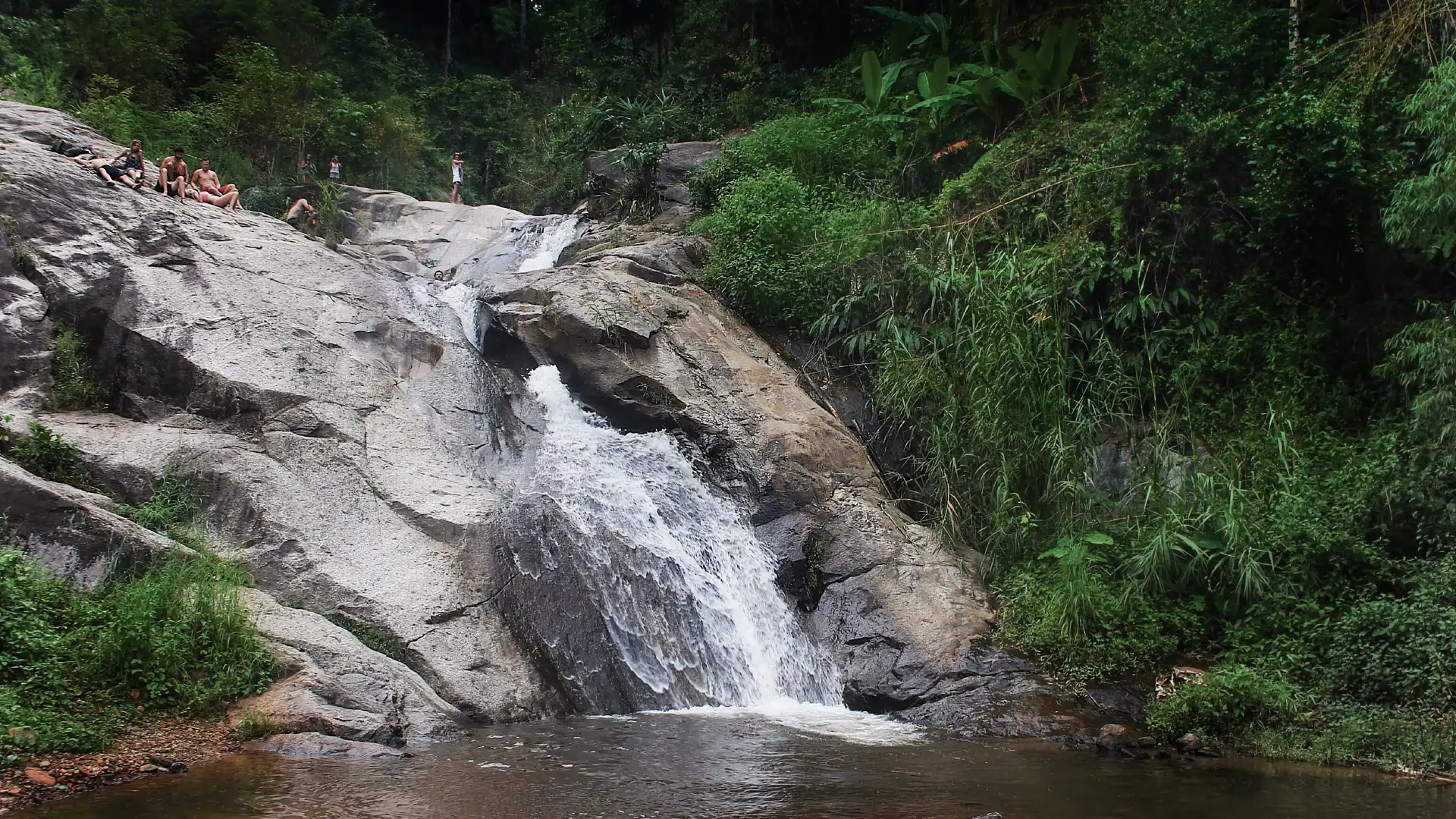 Hotels near Mor Paeng Waterfall