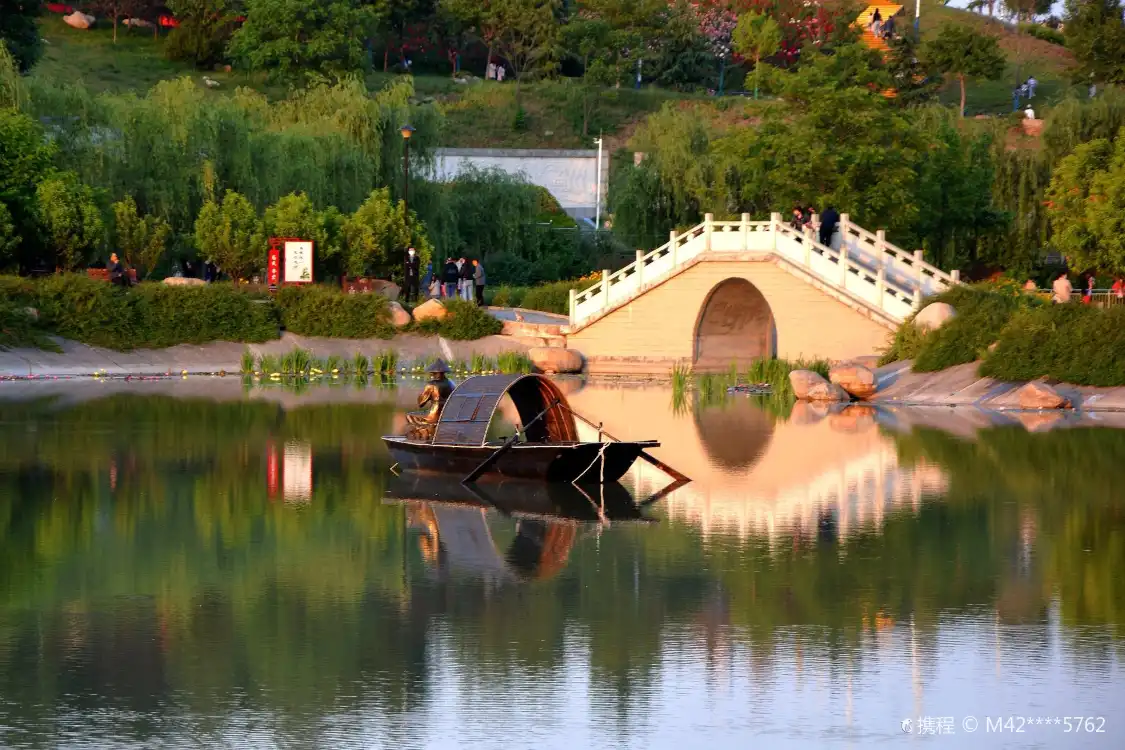 Hotels near Mang Mountain Park