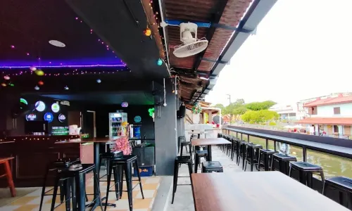 90 Riverside Cafe