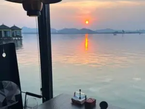 YUN LONG YAN