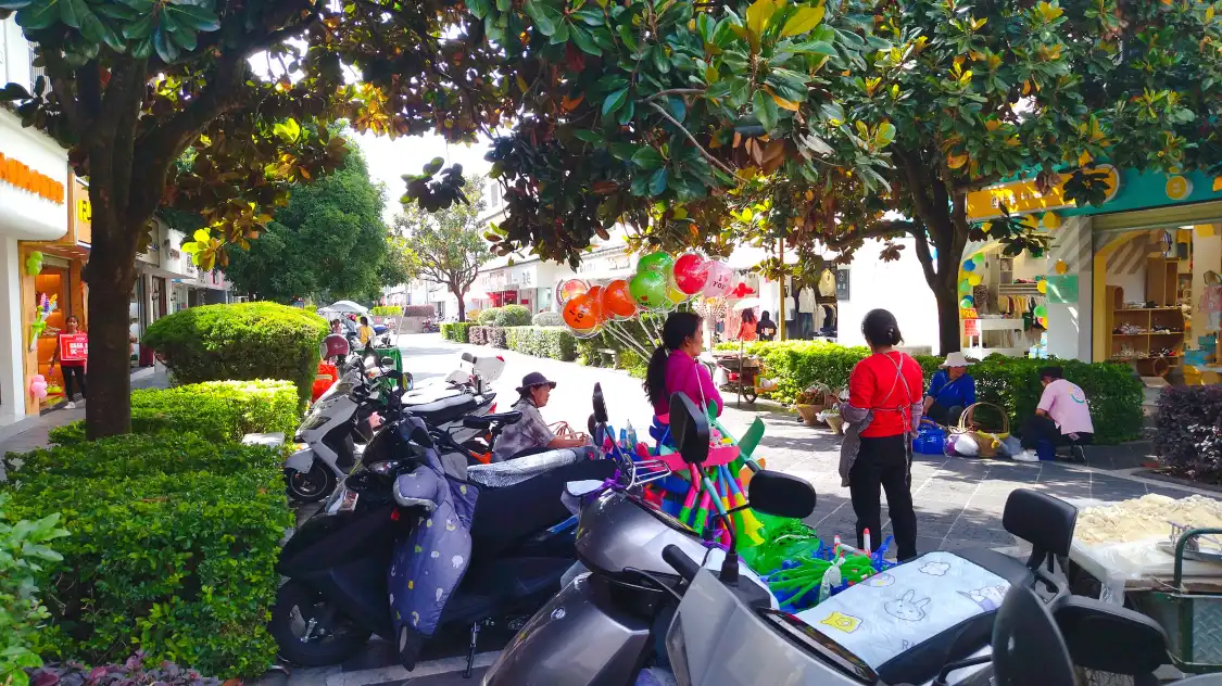 보산시, 운남 성 Tengchong 보행자 거리 주변 호텔